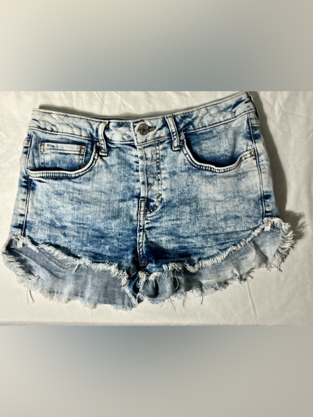 Forever 21 Wo Sz 26” Acid Wash Frayed Hem Denim Shorts Acid Wash
